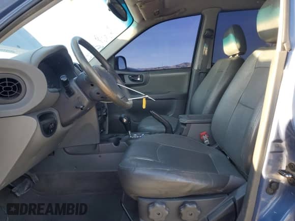 2001 Hyundai Santa Fe GLS z VIN KM8SC83D11U129013, wystawiony jako Copart lot #78885494 z przebiegiem 168 175 mil mil oraz Szkoda całkowita • Salvage title. Historia ofert i sprzedaży dostępna na DreamBid. Obrazek 7.