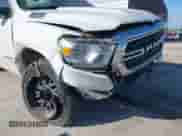 2020 Ram 1500 Big Horn z VIN 1C6SRFFT2LN369248, wystawiony jako IAAI lot #42623621 z przebiegiem 68 819 mil mil oraz . Historia ofert i sprzedaży dostępna na DreamBid. Obrazek 6.