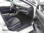 2020 Toyota Camry XSE z VIN 4T1K61AK4LU304860, wystawiony jako IAAI lot #43367482 z przebiegiem 70 312 mil mil oraz . Historia ofert i sprzedaży dostępna na DreamBid. Obrazek 5.