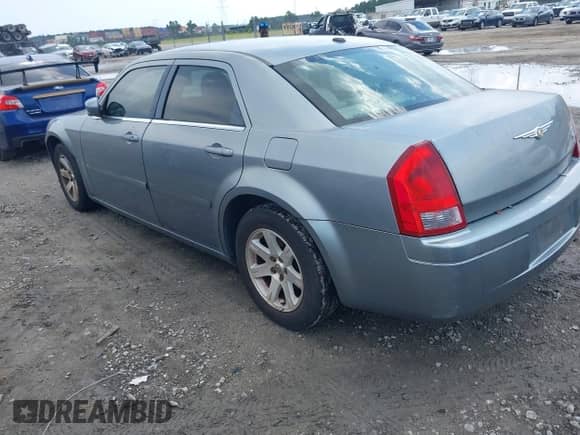 2006 Chrysler 300 with VIN 2C3LA43R56H526127, listed as a IAAI auction lot 42656383 with 148,917 mi miles and . Bid and sale history available at DreamBid. Image 3.