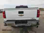 2015 Chevrolet Silverado 2500HD Work Truck z VIN 1GC1KUE81FF569806, wystawiony jako Copart lot #90887985 z przebiegiem 160 674 mil mil oraz Czysty tytuł • Clean title. Historia ofert i sprzedaży dostępna na DreamBid. Obrazek 6.