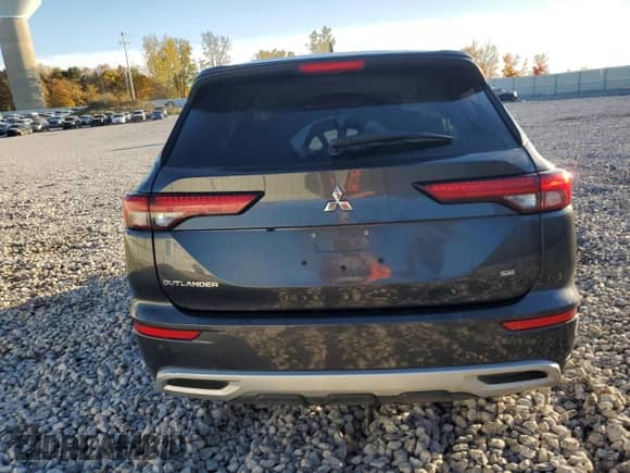 2024 Mitsubishi Outlander SE with VIN JA4J3VA88RZ051701, listed as a Copart auction lot 90334645 with 41,146 mi miles and Clean title. Bid and sale history available at DreamBid. Image 6.