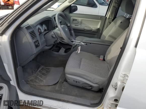 2007 Dodge Dakota SLT с VIN 1D7HW48P17S172620, выставлен на аукционе Copart как лот 48219055 с пробегом 136 230 миль миль и Списание • Salvage title. История ставок и продаж доступна на DreamBid. Изображение 7.