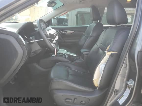 2015 Nissan Rogue SV z VIN 5N1AT2MV0FC925166, wystawiony jako Copart lot #81587515 z przebiegiem 141 441 mil mil oraz Szkoda całkowita • Salvage title. Historia ofert i sprzedaży dostępna na DreamBid. Obrazek 7.