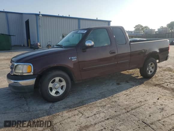 2000 Ford F-150 XL z VIN 1FTRX17W1YKA61098, wystawiony jako Copart lot #66581345 z przebiegiem Nie podano mil oraz Szkoda całkowita • Salvage title. Historia ofert i sprzedaży dostępna na DreamBid. Obrazek 1.
