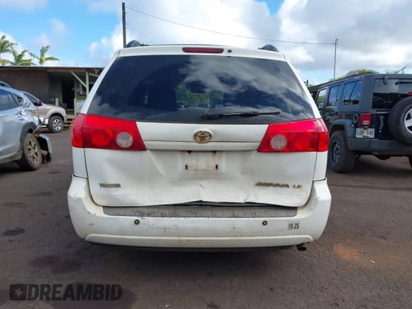 2010 Toyota Sienna CE с VIN 5TDKK4CC7AS324707, выставлен на аукционе IAAI как лот 42853782 с пробегом 196 862 миль миль и . История ставок и продаж доступна на DreamBid. Изображение 16.