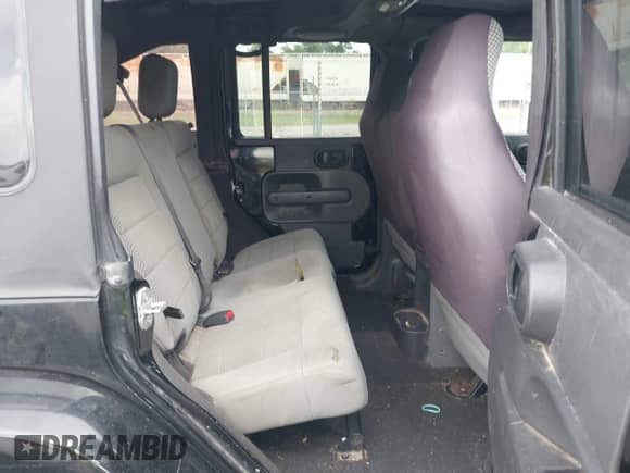 2008 Jeep Wrangler Unlimited Sahara с VIN 1J8GA59178L576014, выставлен на аукционе IAAI как лот 42788775 с пробегом 251 646 миль миль и . История ставок и продаж доступна на DreamBid. Изображение 8.