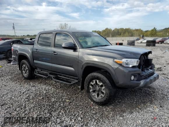 2022 Toyota Tacoma TRD Off Road with VIN 3TMCZ5AN4NM515100, listed as a Copart auction lot 84576995 with 33,917 mi miles and Salvage title. Bid and sale history available at DreamBid. Image 4.