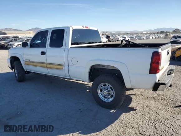 2003 Chevrolet Silverado 2500HD LS with VIN 1GCHC29U33E123116, listed as a Copart auction lot 77034944 with 225,233 mi miles and Salvage title. Bid and sale history available at DreamBid. Image 2.