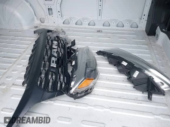 2025 Ram ProMaster Cargo Tradesman с VIN 3C6LRVBG1SE506013, выставлен на аукционе IAAI как лот 42220348 с пробегом 10 422 миль миль и . История ставок и продаж доступна на DreamBid. Изображение 12.