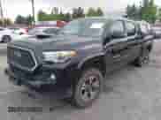 2018 Toyota Tacoma SR5 с VIN 3TMBZ5DN8JM015331, выставлен на аукционе IAAI как лот 42197079 с пробегом 84 035 миль миль и . История ставок и продаж доступна на DreamBid. Изображение 22.