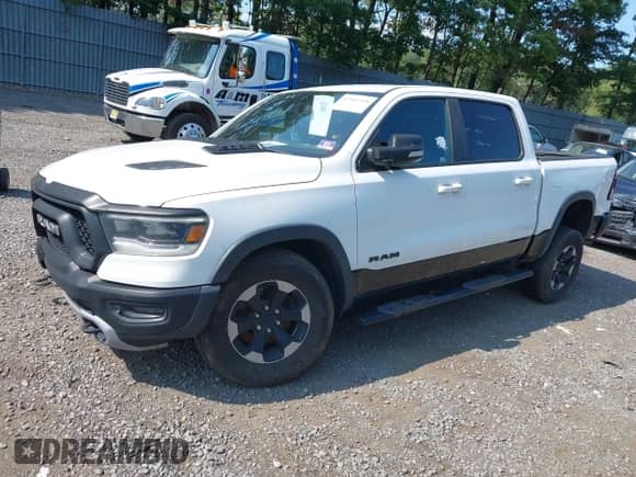 2019 Ram 1500 Rebel z VIN 1C6SRFLT1KN743349, wystawiony jako IAAI lot #42841318 z przebiegiem 144 144 mil mil oraz . Historia ofert i sprzedaży dostępna na DreamBid. Obrazek 17.