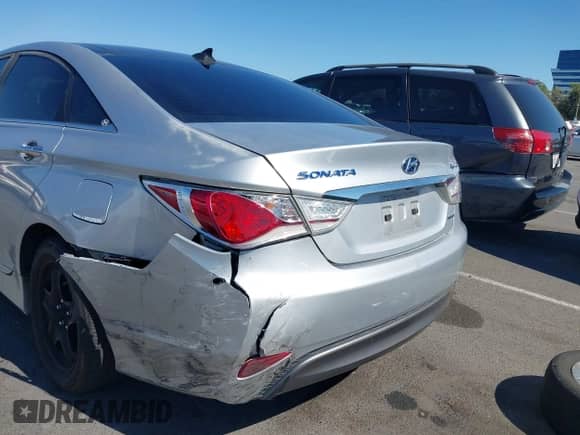 2014 Hyundai Sonata z VIN KMHEC4A42EA107277, wystawiony jako IAAI lot #42859723 z przebiegiem 153 125 mil mil oraz . Historia ofert i sprzedaży dostępna na DreamBid. Obrazek 6.