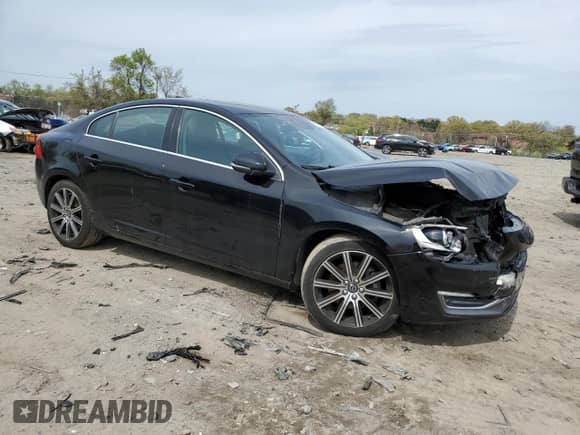 2018 Volvo S60 Inscription Platinum z VIN LYV402TM7JB156553, wystawiony jako Copart lot #53171715 z przebiegiem 67 688 mil mil oraz Szkoda całkowita • Salvage title. Historia ofert i sprzedaży dostępna na DreamBid. Obrazek 4.