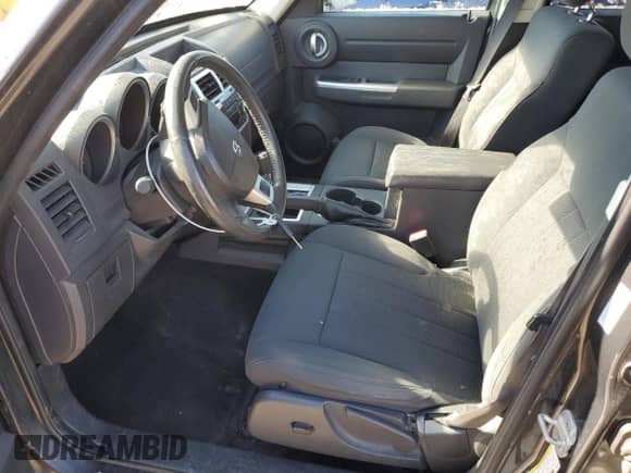 2011 Dodge Nitro SXT z VIN 1D4PU5GK0BW546372, wystawiony jako Copart lot #45194435 z przebiegiem 132 964 mil mil oraz Szkoda całkowita • Salvage title. Historia ofert i sprzedaży dostępna na DreamBid. Obrazek 7.