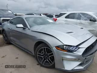 2020 Ford Mustang EcoBoost z VIN 1FA6P8THXL5136364, wystawiony jako IAAI lot #42478594 z przebiegiem 102 011 mil mil oraz . Historia ofert i sprzedaży dostępna na DreamBid. Obrazek 1.