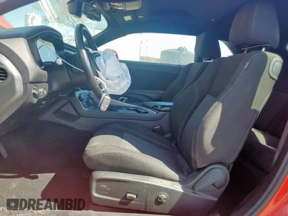 2022 Dodge Challenger SXT z VIN 2C3CDZAG9NH260423, wystawiony jako Copart lot #70717205 z przebiegiem 49 078 mil mil oraz Szkoda całkowita • Salvage title. Historia ofert i sprzedaży dostępna na DreamBid. Obrazek 7.