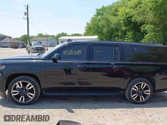 2018 Chevrolet Suburban Premier с VIN 1GNSKJKC8JR385523, выставлен на аукционе IAAI как лот 42392388 с пробегом 113 827 миль миль и . История ставок и продаж доступна на DreamBid. Изображение 14.