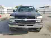 2005 Chevrolet Silverado 1500 LS z VIN 2GCEC19VX51256322, wystawiony jako Copart lot #83776564 z przebiegiem Nie podano mil oraz Szkoda całkowita • Salvage title. Historia ofert i sprzedaży dostępna na DreamBid. Obrazek 5.