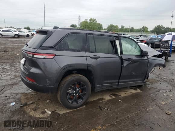 2025 Jeep Grand Cherokee Laredo with VIN 1C4RJHAG6SC276103, listed as a Copart auction lot 67895035 with Not provided miles and Non repairable. Bid and sale history available at DreamBid. Image 3.