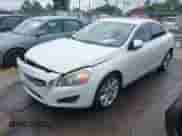 2013 Volvo S60 T6 R-Design Platinum с VIN YV1902FH5D2174408, выставлен на аукционе IAAI как лот 42684724 с пробегом 94 451 миль миль и . История ставок и продаж доступна на DreamBid. Изображение 2.