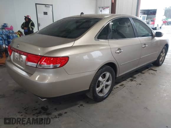 2007 Hyundai Azera GLS с VIN KMHFC46D07A201772, выставлен на аукционе IAAI как лот 41212596 с пробегом 314 234 миль миль и . История ставок и продаж доступна на DreamBid. Изображение 4.