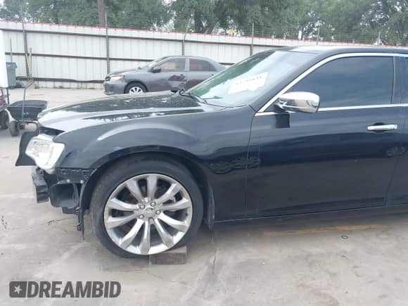 2019 Chrysler 300 Limited с VIN 2C3CCAEG1KH555817, выставлен на аукционе IAAI как лот 42795841 с пробегом 69 534 миль миль и . История ставок и продаж доступна на DreamBid. Изображение 17.