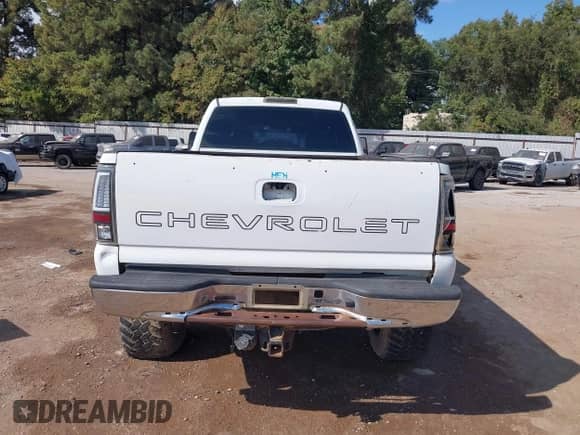 2007 Chevrolet Silverado 2500HD LT1 with VIN 1GCHC23D97F182244, listed as a IAAI auction lot 43463702 with 419,305 mi miles and . Bid and sale history available at DreamBid. Image 16.