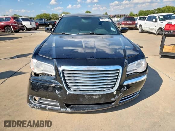 2012 Chrysler 300 Limited z VIN 2C3CCACG0CH289016, wystawiony jako Copart lot #85167745 z przebiegiem 186 046 mil mil oraz Czysty tytuł • Clean title. Historia ofert i sprzedaży dostępna na DreamBid. Obrazek 5.