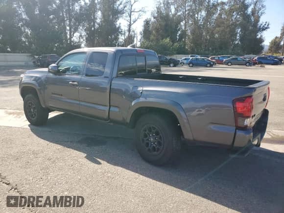 2022 Toyota Tacoma SR z VIN 3TYSZ5AN6NT095677, wystawiony jako Copart lot #84992975 z przebiegiem 25 953 mil mil oraz Szkoda całkowita • Salvage title. Historia ofert i sprzedaży dostępna na DreamBid. Obrazek 2.
