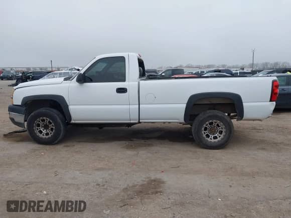 2006 Chevrolet Silverado 2500HD Work Truck z VIN 1GCHC24U06E289959, wystawiony jako IAAI lot #41517741 z przebiegiem 420 852 mil mil oraz . Historia ofert i sprzedaży dostępna na DreamBid. Obrazek 14.