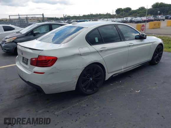2014 BMW 5 Series 535i с VIN WBA5B1C53EDZ37189, выставлен на аукционе IAAI как лот 43033307 с пробегом 148 374 миль миль и . История ставок и продаж доступна на DreamBid. Изображение 4.