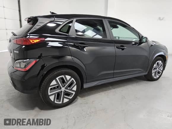 2023 Hyundai Kona SE z VIN KM8K23AG1PU191555, wystawiony jako Copart lot #72044765 z przebiegiem 74 009 mil mil oraz Nie do naprawy • Non repairable. Historia ofert i sprzedaży dostępna na DreamBid. Obrazek 3.