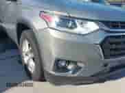 2018 Chevrolet Traverse LT Cloth z VIN 1GNERGKW3JJ209693, wystawiony jako IAAI lot #43443294 z przebiegiem 105 300 mil mil oraz . Historia ofert i sprzedaży dostępna na DreamBid. Obrazek 6.