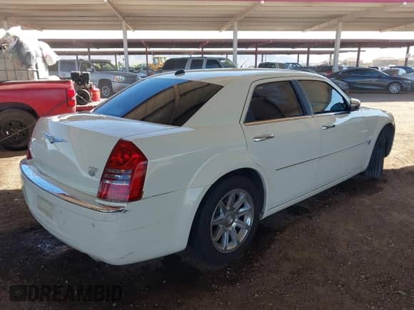 2005 Chrysler 300 C with VIN 2C3AA63H25H174486, listed as a IAAI auction lot 43232276 with 90,503 mi miles and . Bid and sale history available at DreamBid. Image 4.