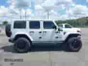 2021 Jeep Wrangler Unlimited Sahara Altitude z VIN 1C4HJXEN7MW518395, wystawiony jako IAAI lot #42484314 z przebiegiem 55 000 mil mil oraz . Historia ofert i sprzedaży dostępna na DreamBid. Obrazek 13.