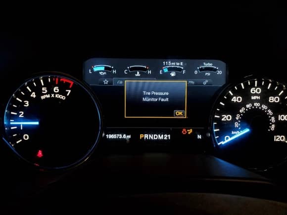 2016 Ford F-150 XLT with VIN 1FTEW1EG6GFB24118, listed as a Copart auction lot 82686465 with 196,573 mi miles and Salvage title. Bid and sale history available at DreamBid. Image 9.