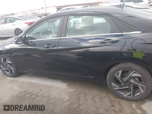 2025 Hyundai Elantra SEL Convenience с VIN KMHLS4DG4SU001746, выставлен на аукционе IAAI как лот 43548381 с пробегом 3 973 миль миль и . История ставок и продаж доступна на DreamBid. Изображение 14.