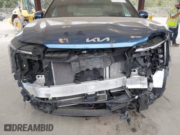 2025 Kia Sorento SX Prestige with VIN KNDRKDJG0S5308246, listed as a IAAI auction lot 42830987 with 10,392 mi miles and . Bid and sale history available at DreamBid. Image 6.