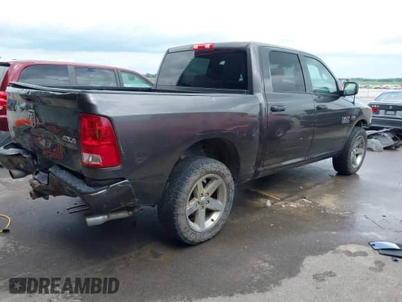 2017 Ram 1500 Express z VIN 3C6RR7KT7HG718897, wystawiony jako IAAI lot #42564686 z przebiegiem 214 940 mil mil oraz . Historia ofert i sprzedaży dostępna na DreamBid. Obrazek 4.