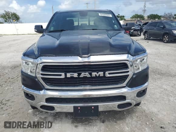 2020 Ram 1500 Big Horn z VIN 1C6RREFG2LN405483, wystawiony jako Copart lot #64309925 z przebiegiem 6 587 mil mil oraz Szkoda całkowita • Salvage title. Historia ofert i sprzedaży dostępna na DreamBid. Obrazek 5.
