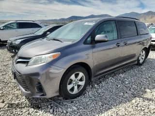 2018 Toyota Sienna LE with VIN 5TDKZ3DC3JS920966, listed as a Copart auction lot 72022415 with 69,369 mi miles and Salvage title. Bid and sale history available at DreamBid. Image 1.