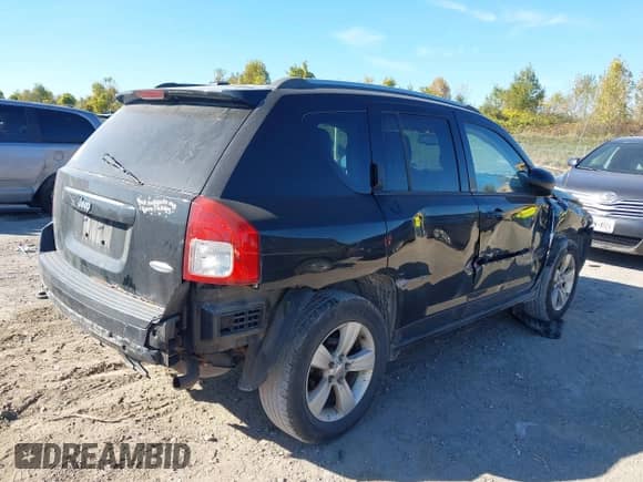 2014 Jeep Compass Latitude with VIN 1C4NJDEB8ED661117, listed as a IAAI auction lot 43368488 with 74,122 mi miles and . Bid and sale history available at DreamBid. Image 4.