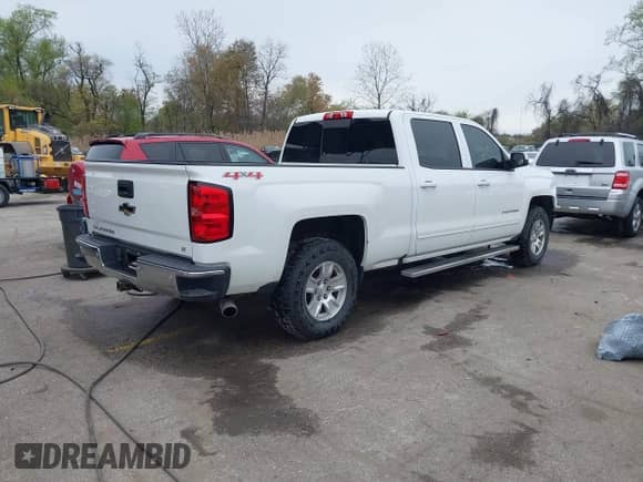 2016 Chevrolet Silverado 1500 LT with VIN 1GCUKREC3GF230027, listed as a IAAI auction lot 41981239 with 181,794 mi miles and . Bid and sale history available at DreamBid. Image 4.