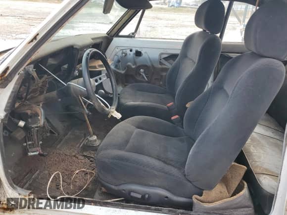 1967 Chevrolet Corvair z VIN 105377W104259, wystawiony jako Copart lot #70085654 z przebiegiem Nie podano mil oraz Czysty tytuł • Clean title. Historia ofert i sprzedaży dostępna na DreamBid. Obrazek 7.