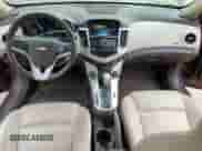 2015 Chevrolet Cruze Diesel z VIN 1G1P75SZ4F7167795, wystawiony jako Copart lot #70505425 z przebiegiem 133 620 mil mil oraz Czysty tytuł • Clean title. Historia ofert i sprzedaży dostępna na DreamBid. Obrazek 8.