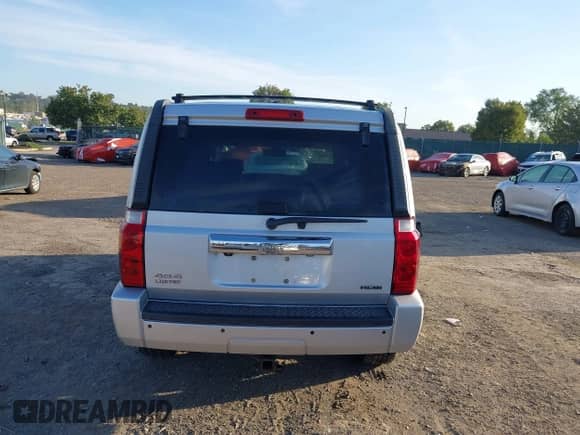 2008 Jeep Commander Limited z VIN 1J8HG58218C196860, wystawiony jako IAAI lot #43350853 z przebiegiem 145 748 mil mil oraz . Historia ofert i sprzedaży dostępna na DreamBid. Obrazek 17.