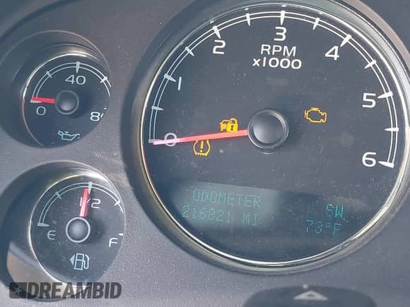 2013 Chevrolet Tahoe LS z VIN 1GNSCAE08DR153829, wystawiony jako IAAI lot #42742266 z przebiegiem 216 821 mil mil oraz . Historia ofert i sprzedaży dostępna na DreamBid. Obrazek 7.