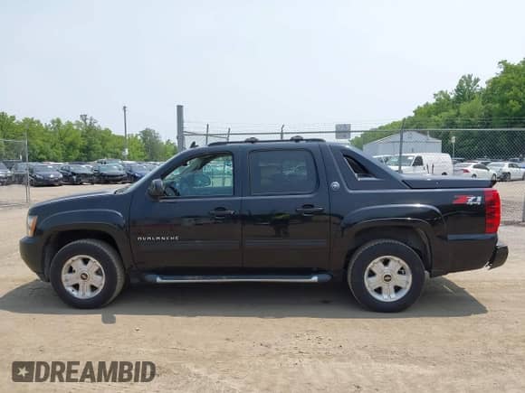 2013 Chevrolet Avalanche LT with VIN 3GNTKFE76DG259746, listed as a IAAI auction lot 42491223 with 92,131 mi miles and . Bid and sale history available at DreamBid. Image 14.