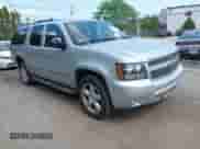 2013 Chevrolet Suburban LT с VIN 1GNSKJE77DR221618, выставлен на аукционе IAAI как лот 42860114 с пробегом 179 090 миль миль и . История ставок и продаж доступна на DreamBid. Изображение 1.